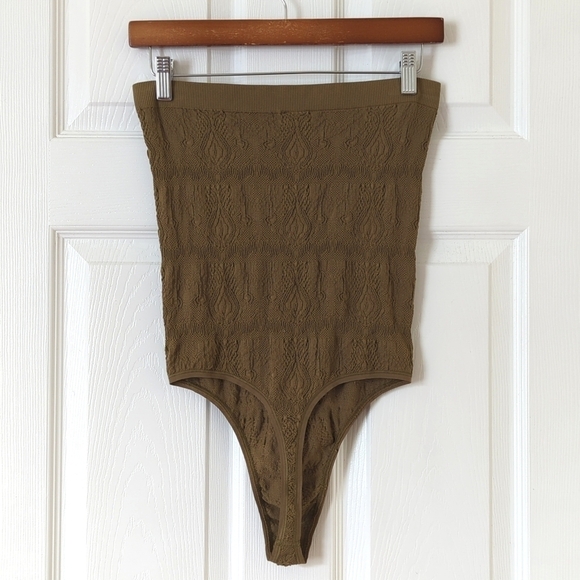Out From Under Textured Jacquard Knit Form Fitting Strapless Thong Bodysuit L - Picture 9 of 12